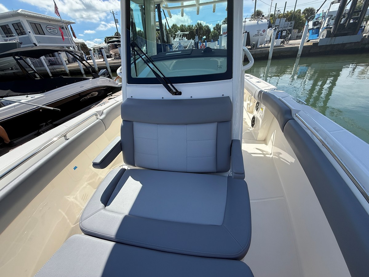 BOSTON WHALER 250 OUTRAGE, photo 8