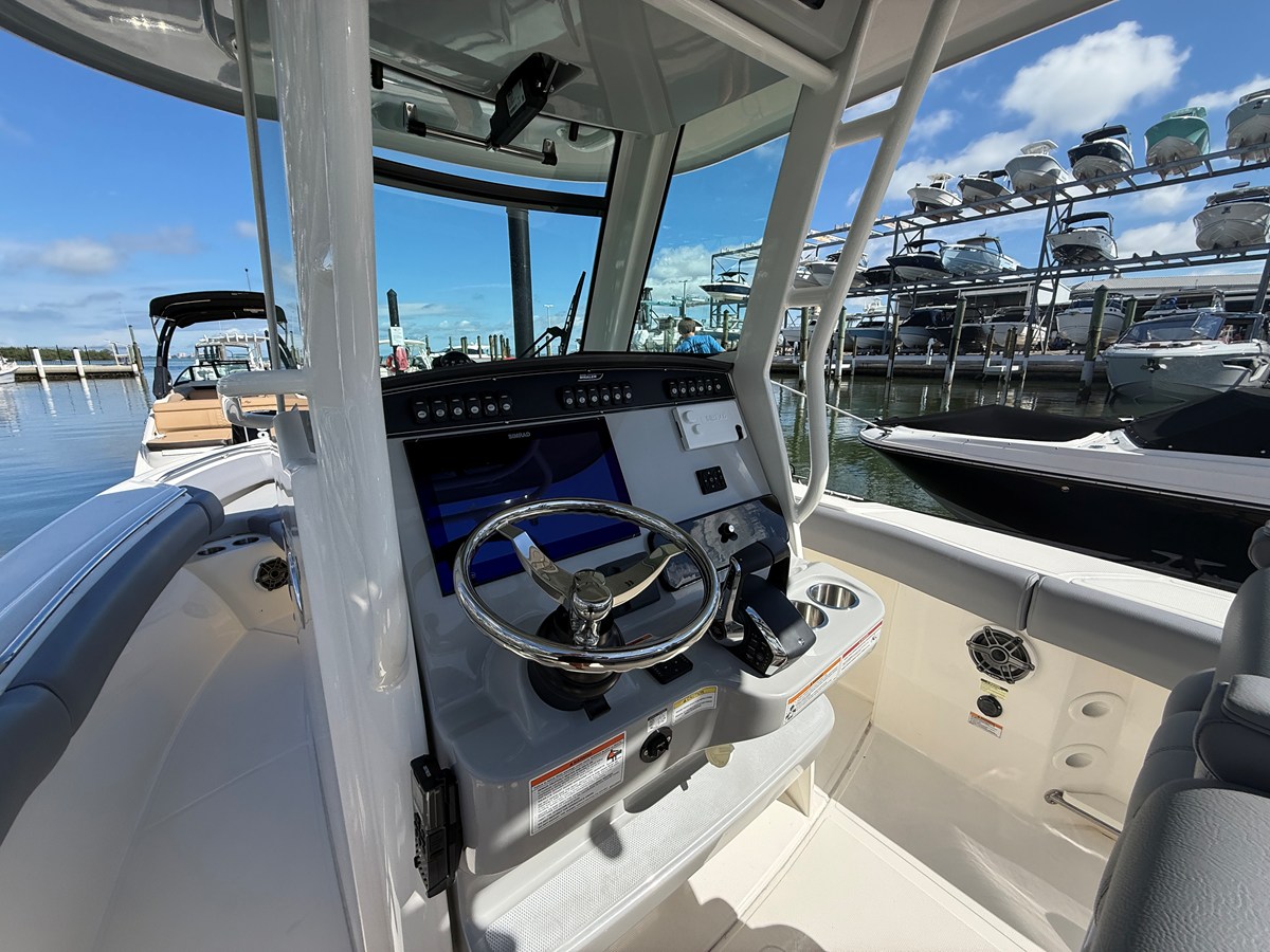 BOSTON WHALER 250 OUTRAGE, photo 11