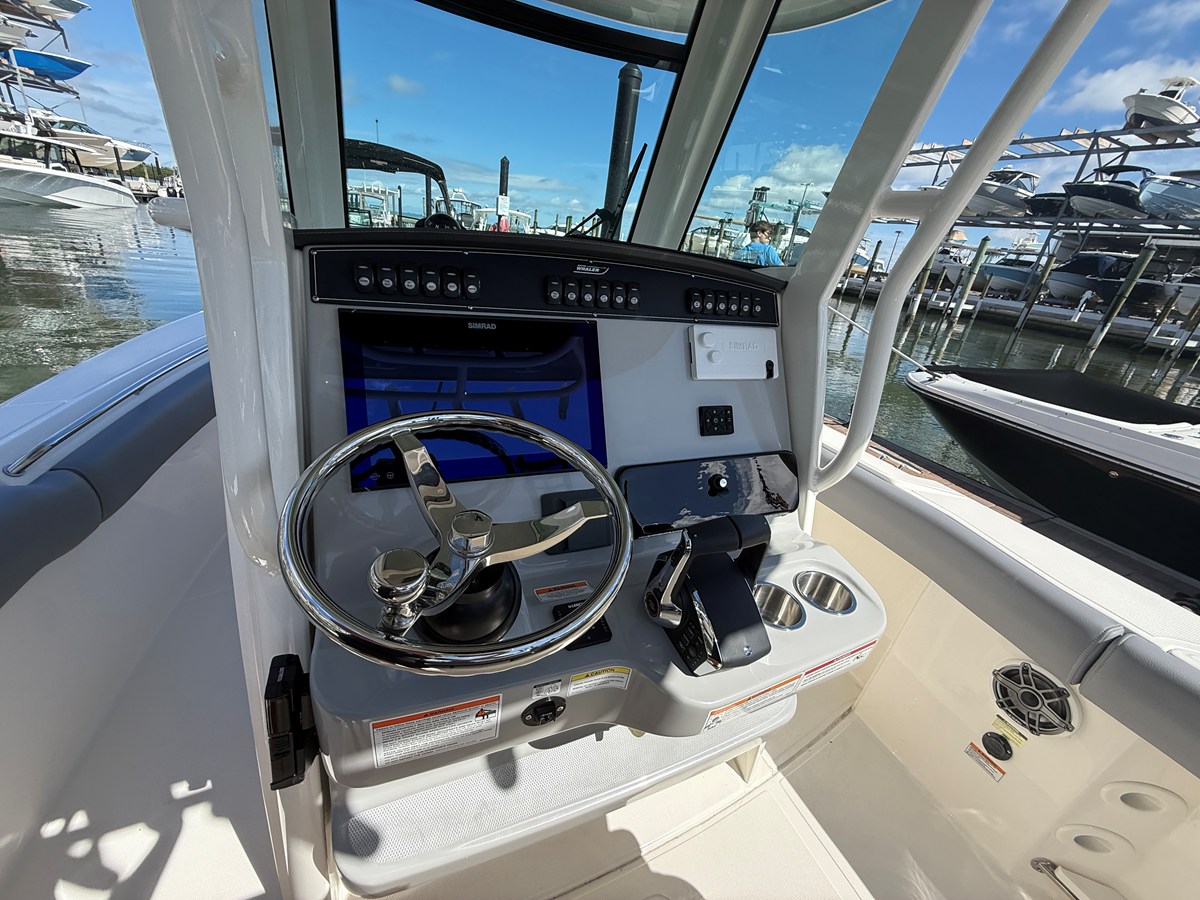BOSTON WHALER 250 OUTRAGE, photo 12