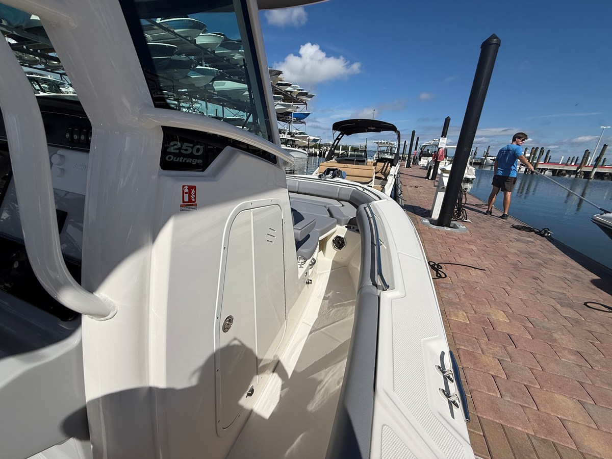 BOSTON WHALER 250 OUTRAGE, photo 14