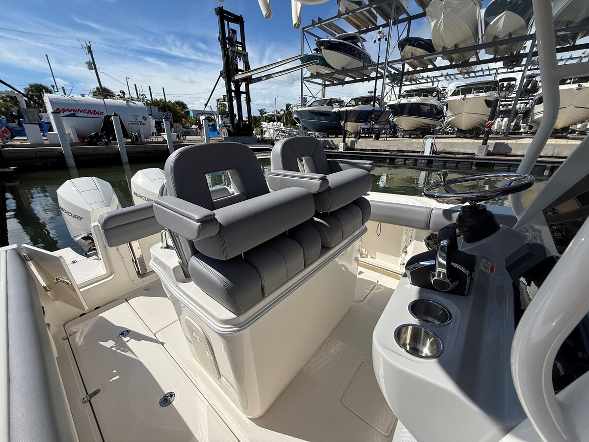 BOSTON WHALER 250 OUTRAGE, photo 19