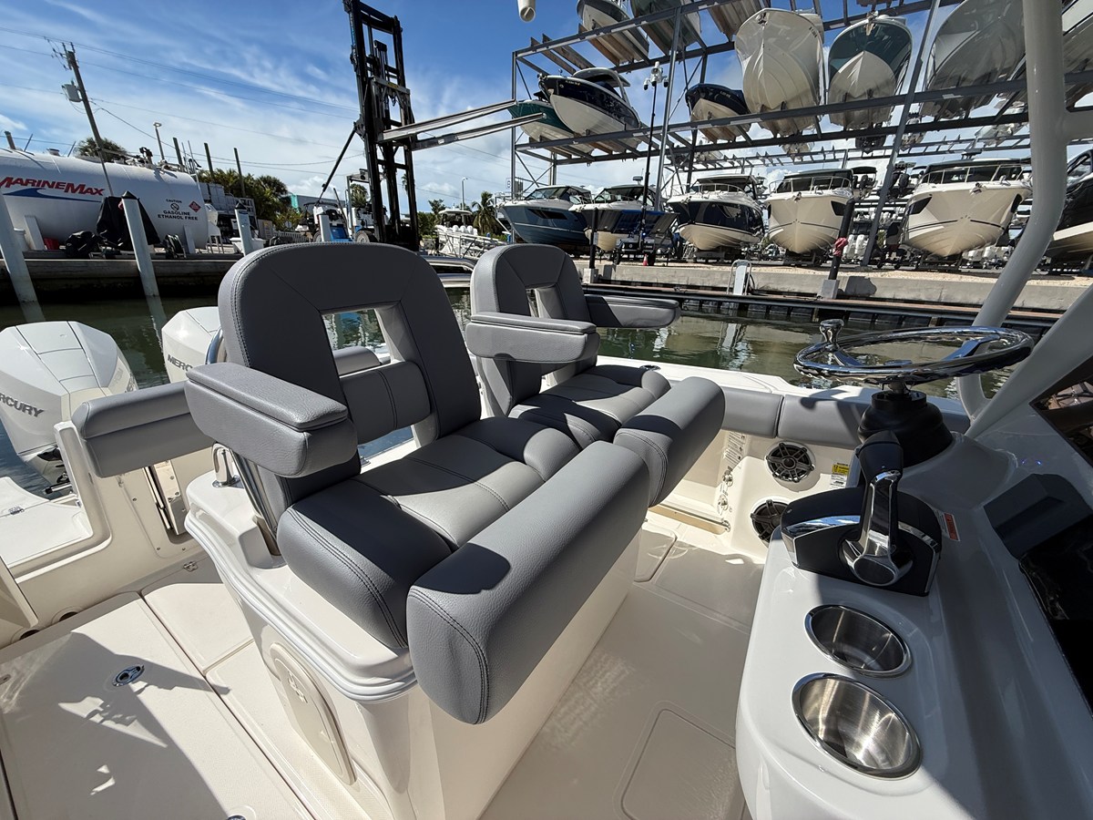 BOSTON WHALER 250 OUTRAGE, photo 20
