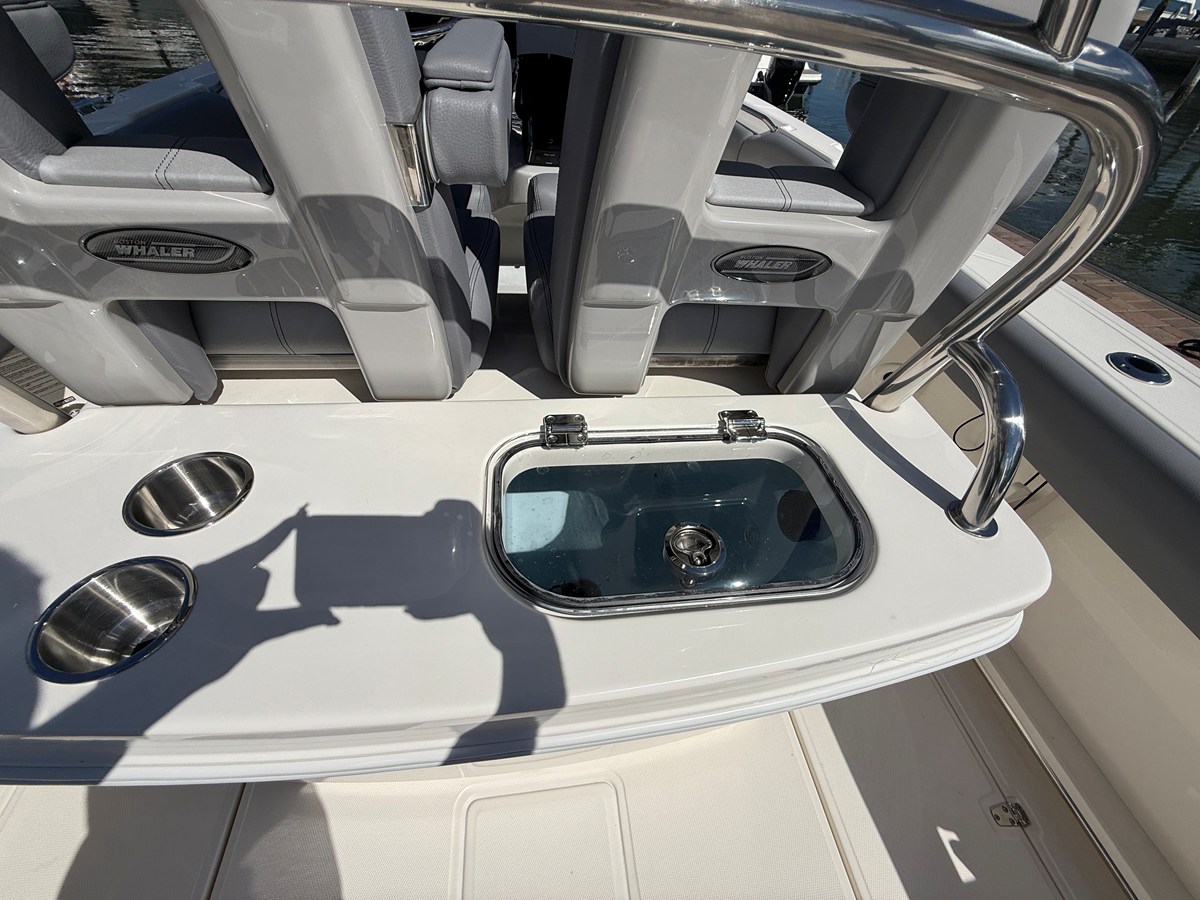 BOSTON WHALER 250 OUTRAGE, photo 23