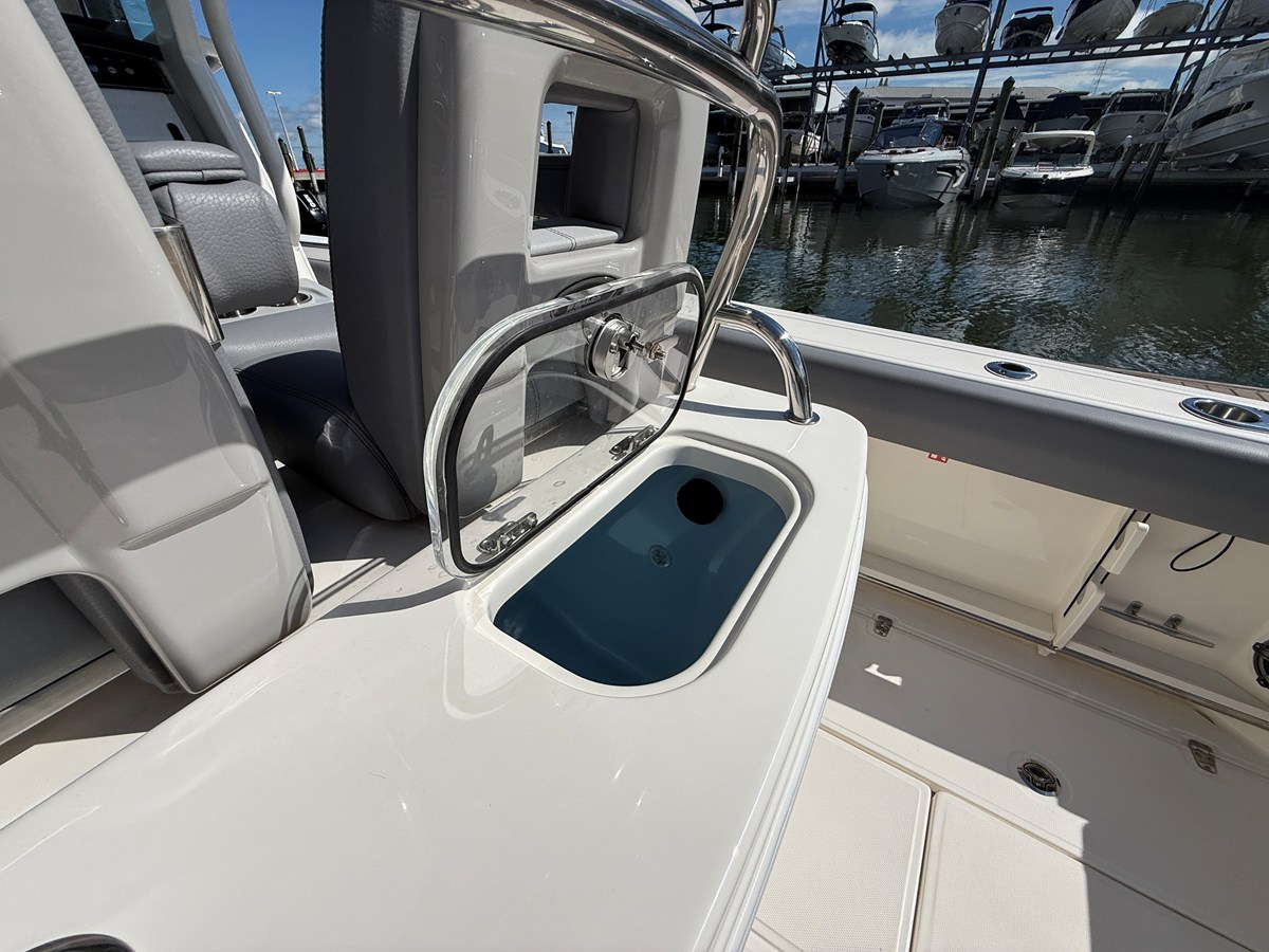 BOSTON WHALER 250 OUTRAGE, photo 25