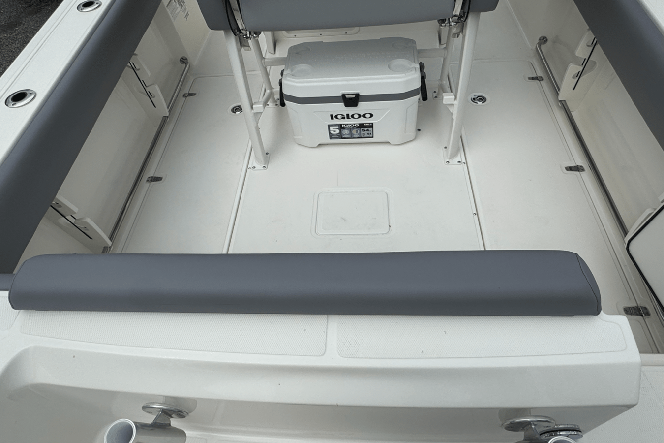 BOSTON WHALER 230 OUTRAGE, photo 9