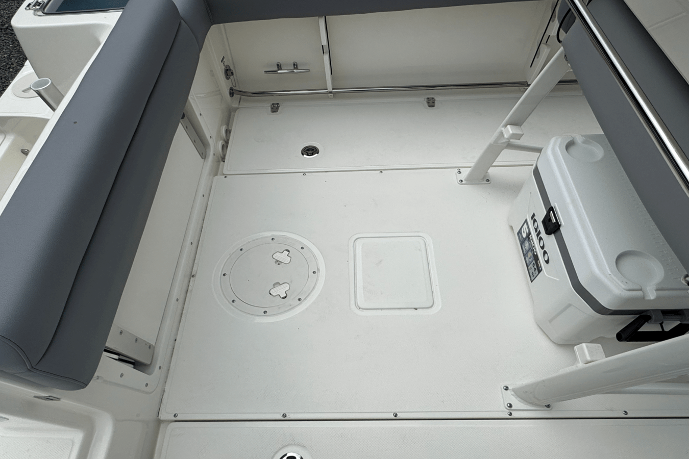 BOSTON WHALER 230 OUTRAGE, photo 10