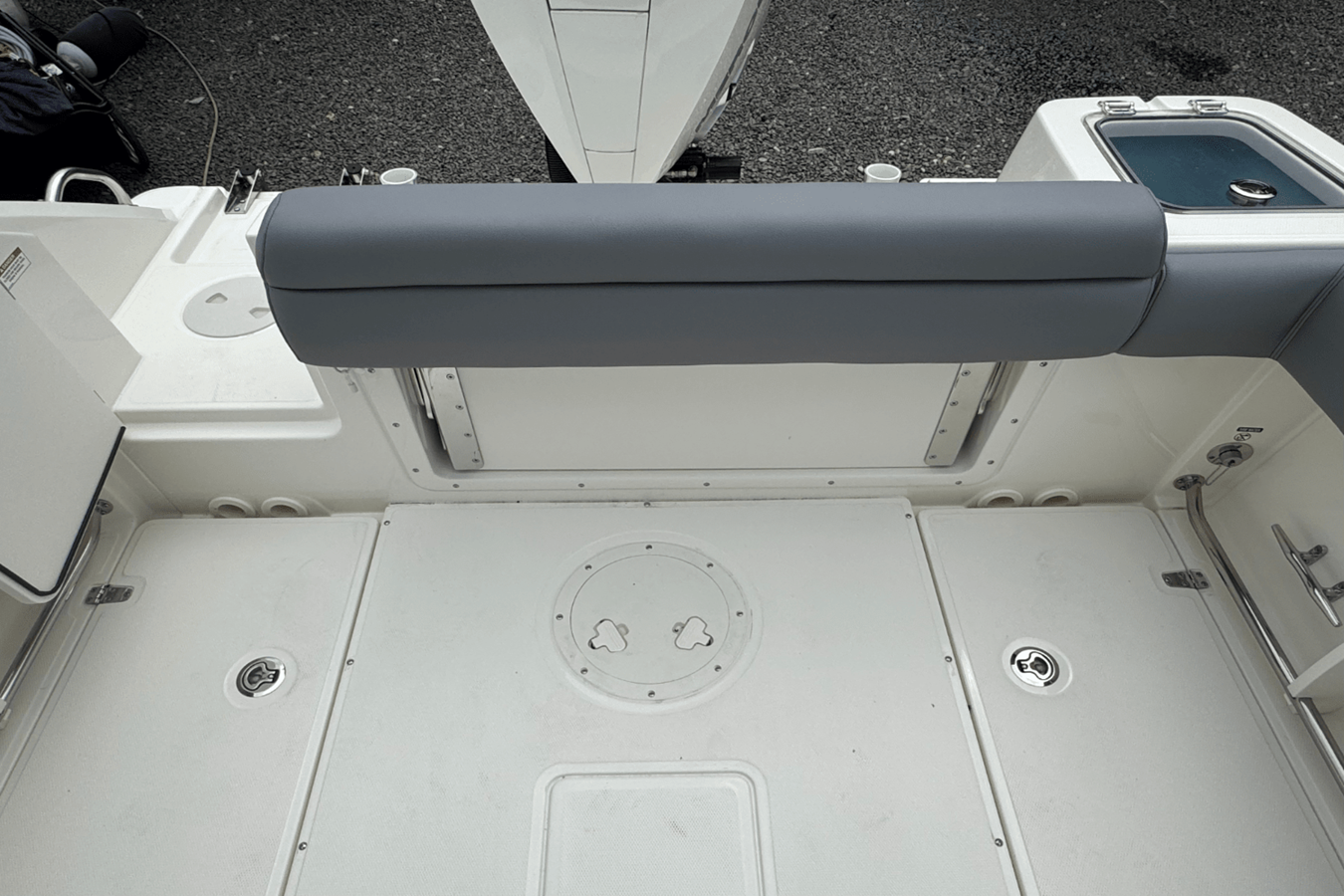 BOSTON WHALER 230 OUTRAGE, photo 11
