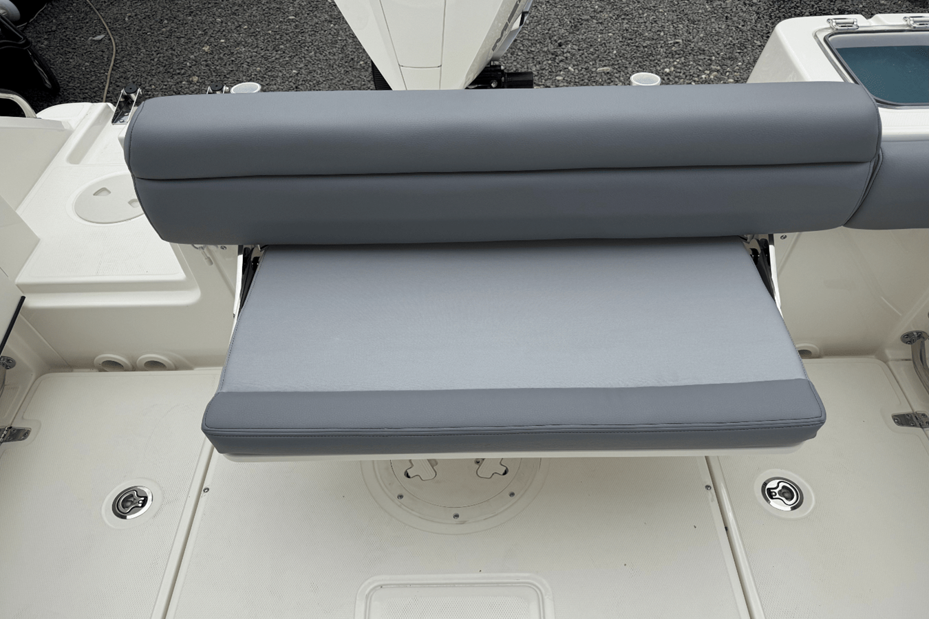 BOSTON WHALER 230 OUTRAGE, photo 12
