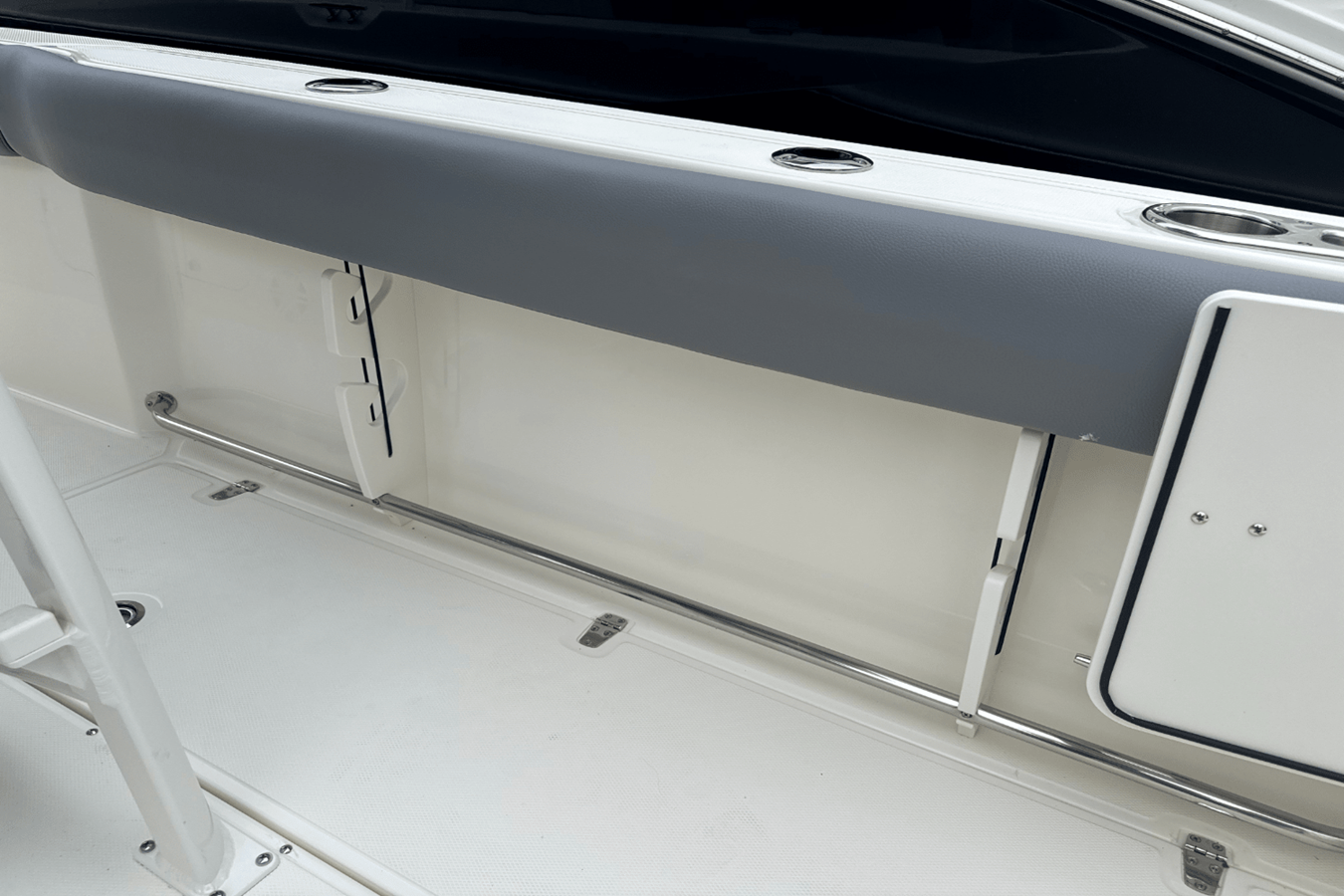 BOSTON WHALER 230 OUTRAGE, photo 14