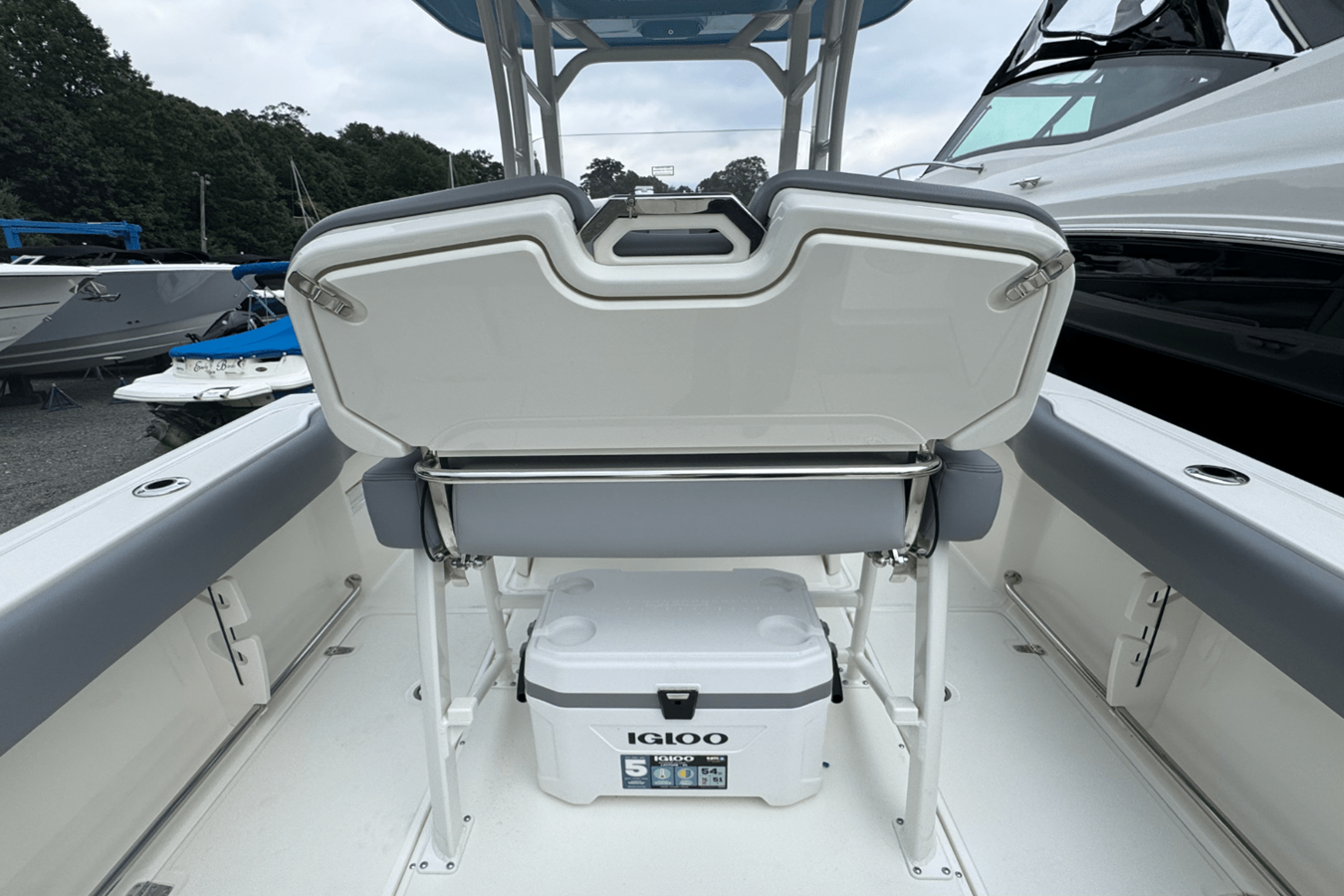 BOSTON WHALER 230 OUTRAGE, photo 19
