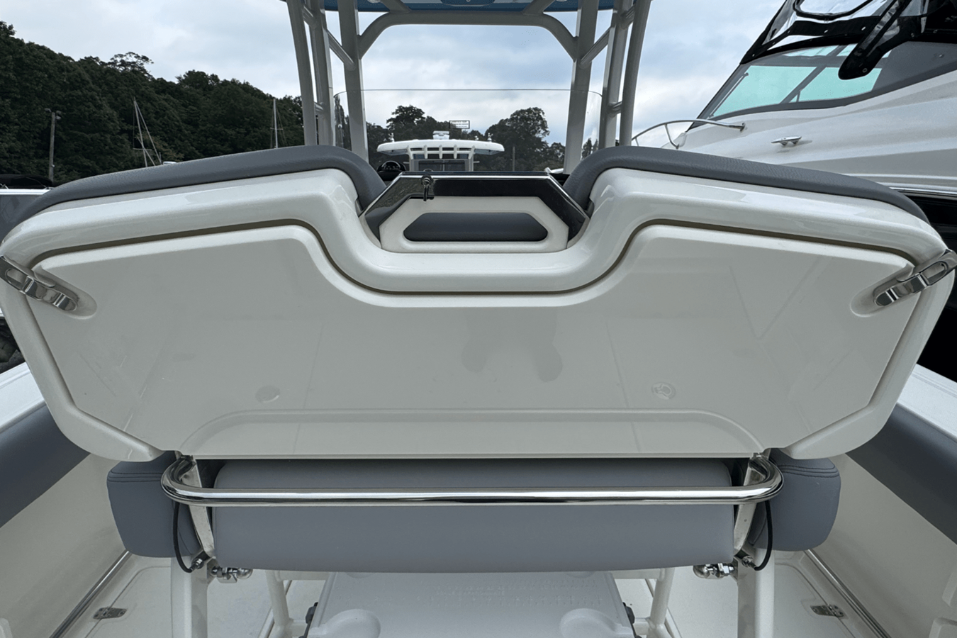 BOSTON WHALER 230 OUTRAGE, photo 20