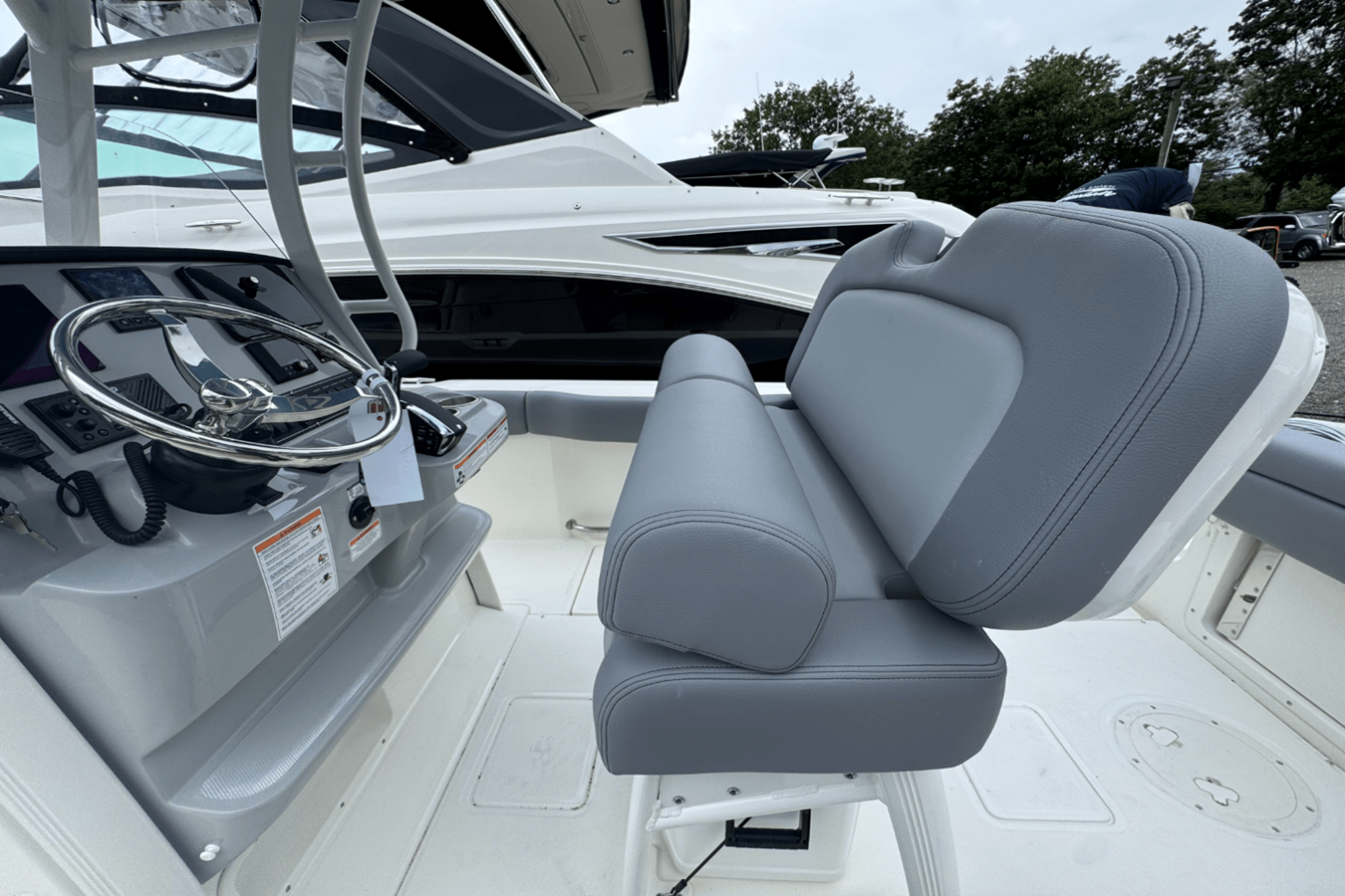 BOSTON WHALER 230 OUTRAGE, photo 24