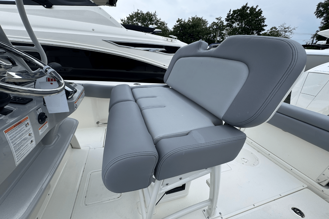 BOSTON WHALER 230 OUTRAGE, photo 25