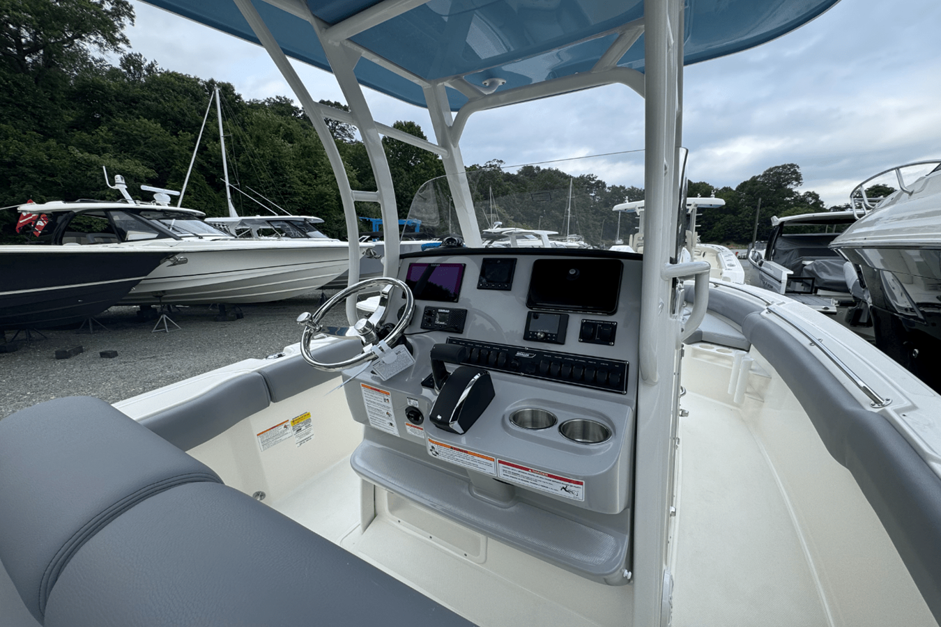 BOSTON WHALER 230 OUTRAGE, photo 26