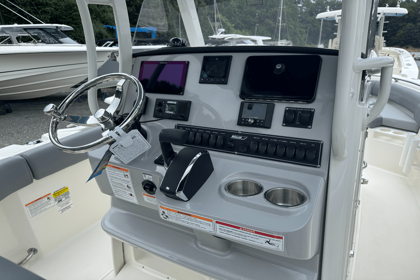 BOSTON WHALER 230 OUTRAGE, photo 27