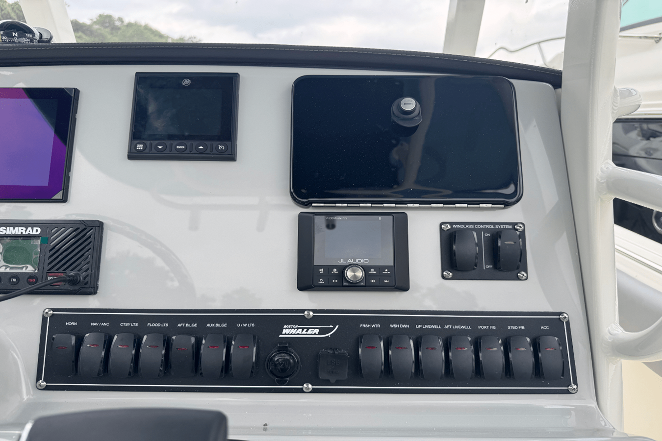 BOSTON WHALER 230 OUTRAGE, photo 29