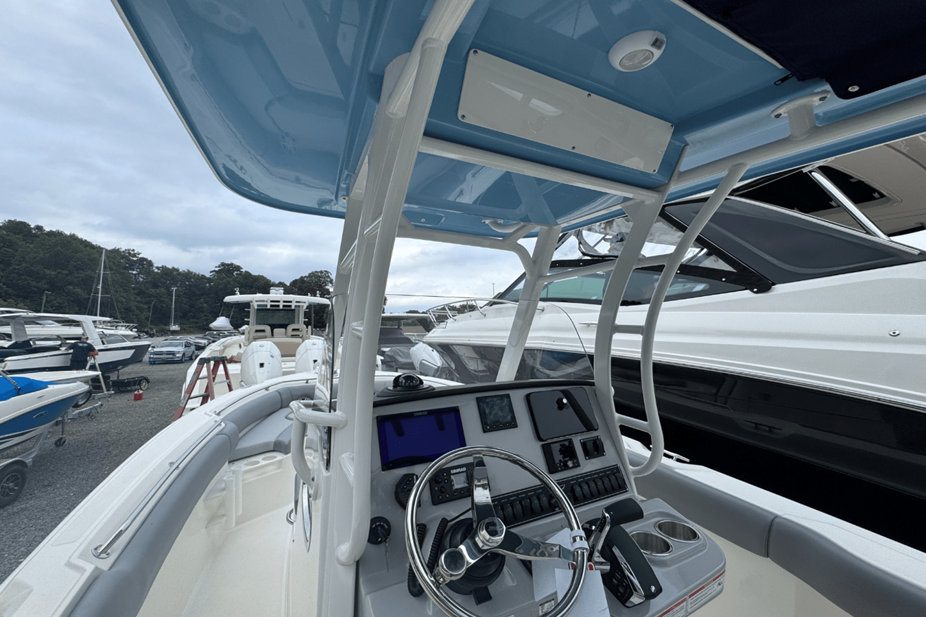 BOSTON WHALER 230 OUTRAGE, photo 32