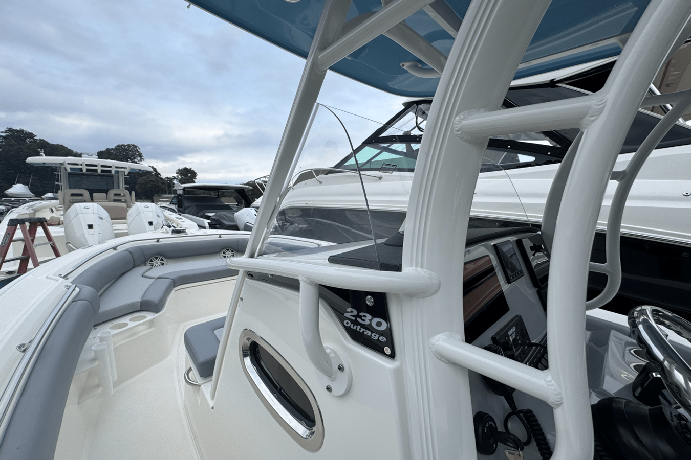 BOSTON WHALER 230 OUTRAGE, photo 33