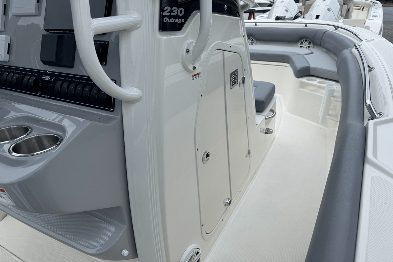 BOSTON WHALER 230 OUTRAGE, photo 34