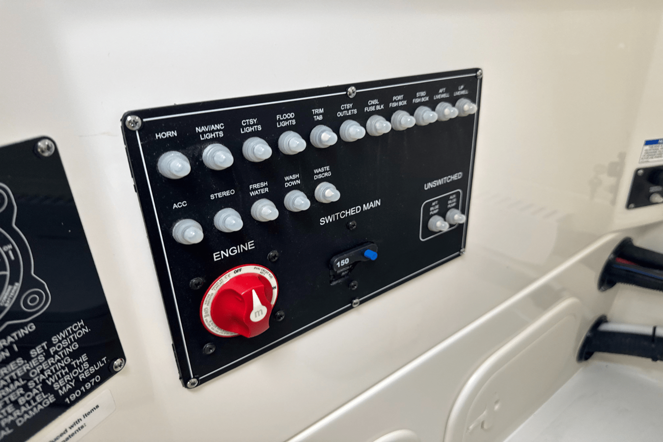 BOSTON WHALER 230 OUTRAGE, photo 38