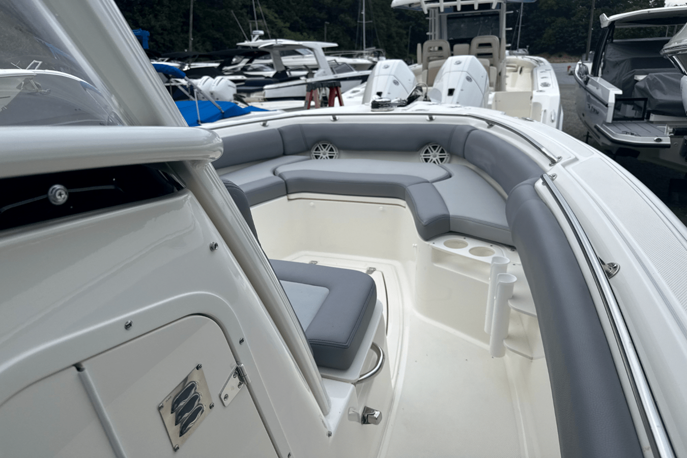 BOSTON WHALER 230 OUTRAGE, photo 39