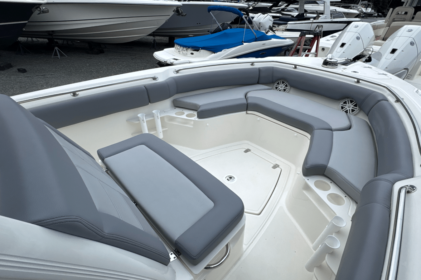 BOSTON WHALER 230 OUTRAGE, photo 40