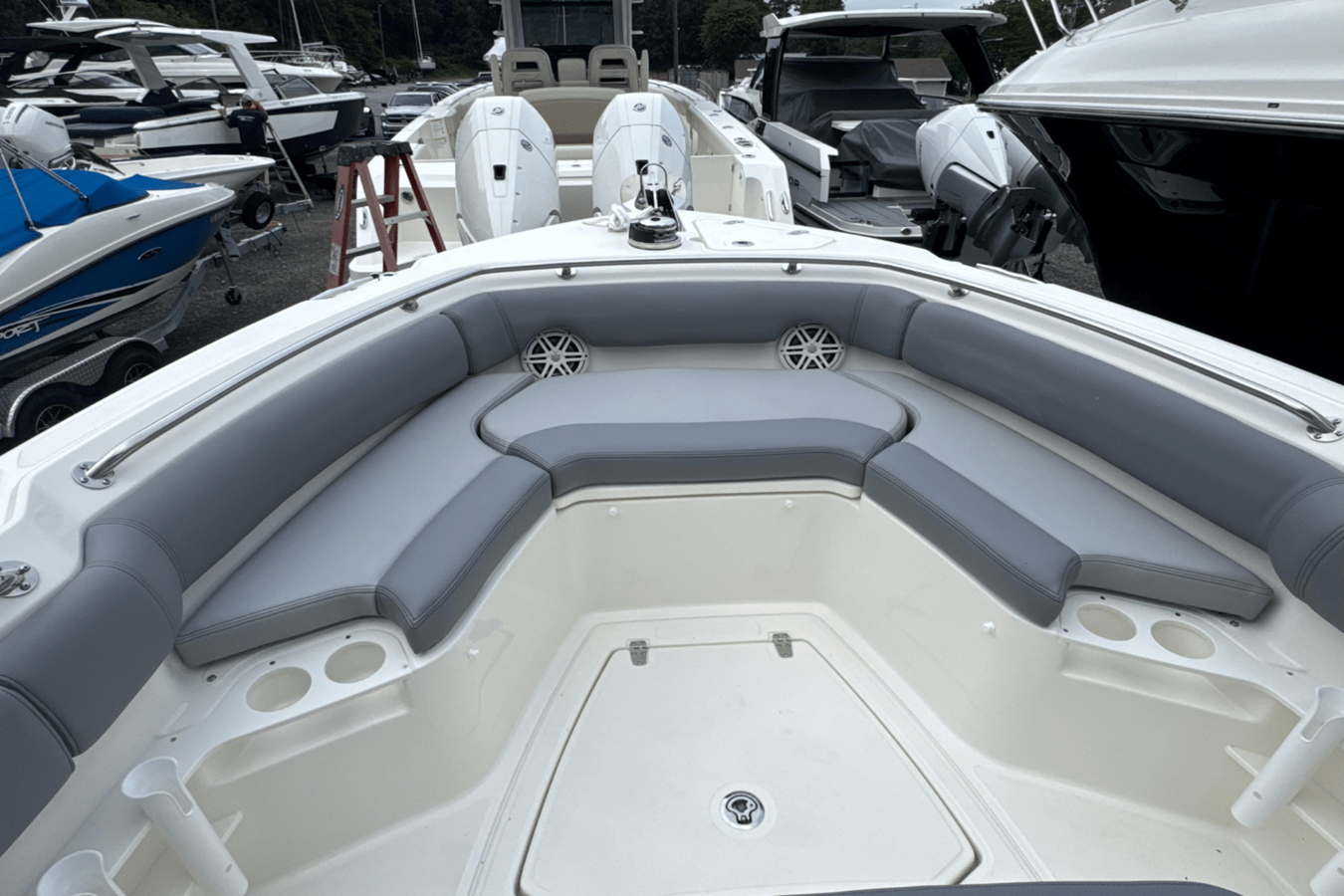 BOSTON WHALER 230 OUTRAGE, photo 44