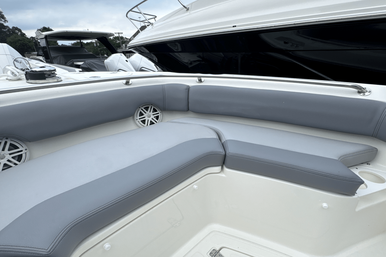 BOSTON WHALER 230 OUTRAGE, photo 45