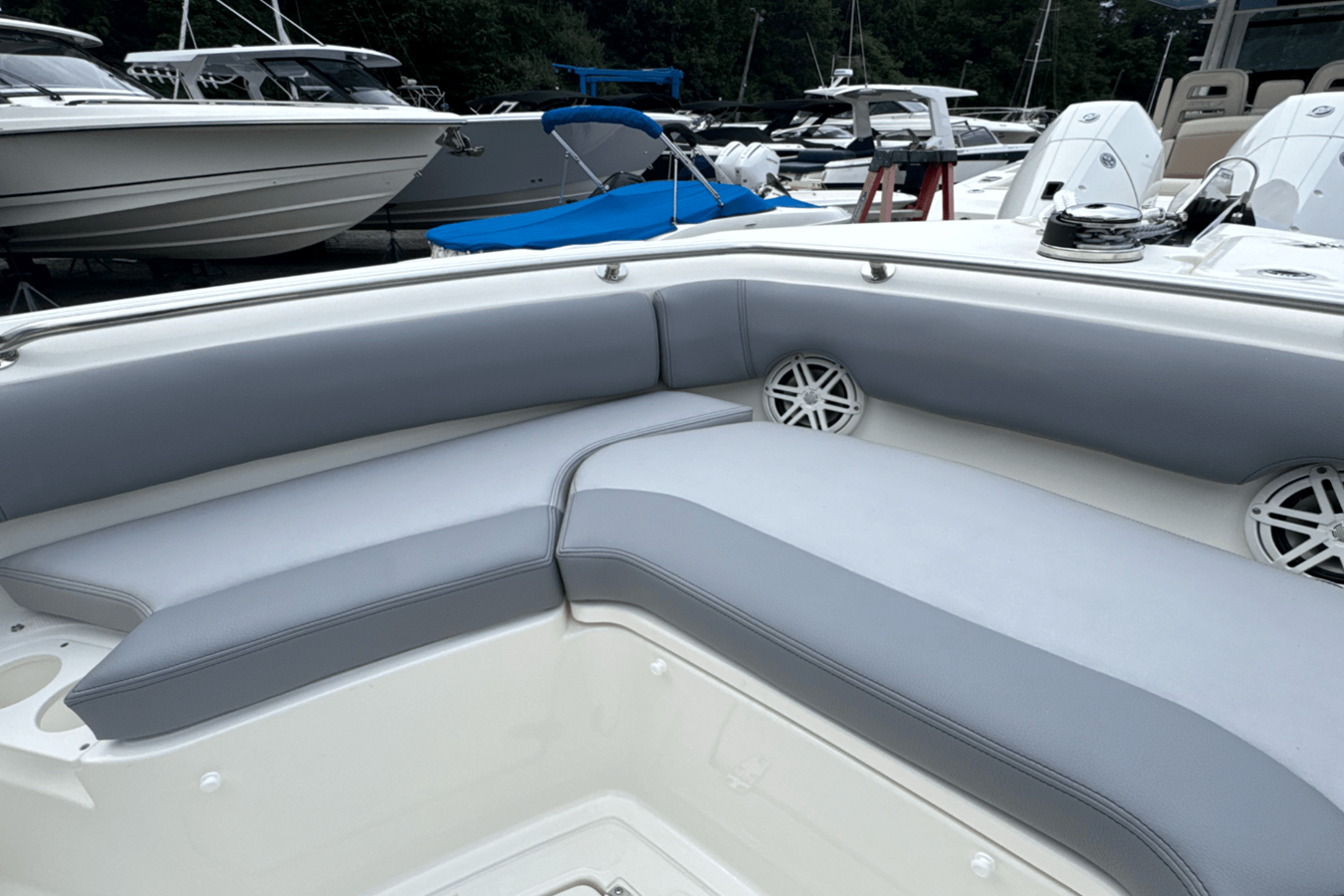 BOSTON WHALER 230 OUTRAGE, photo 46