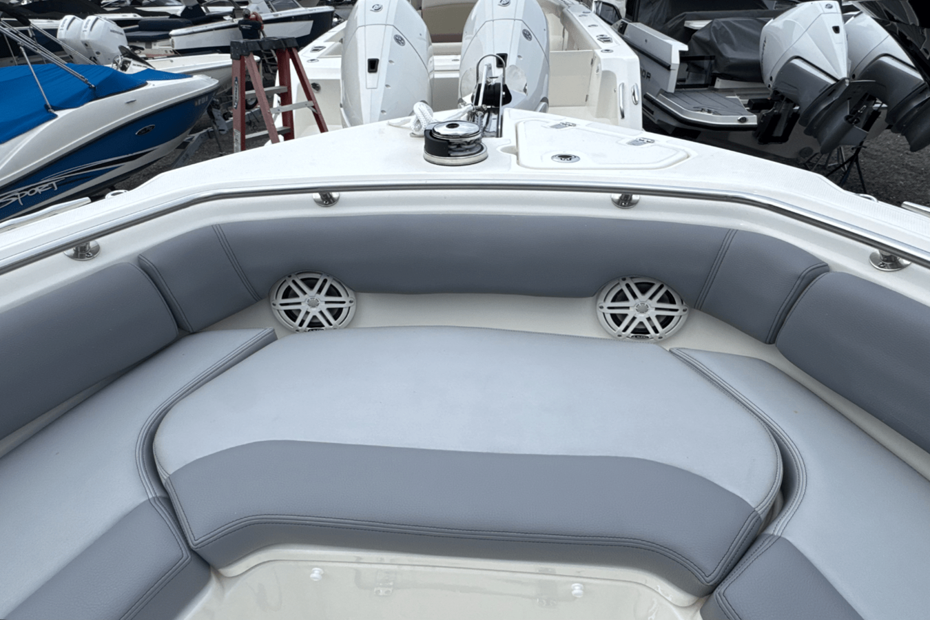 BOSTON WHALER 230 OUTRAGE, photo 47