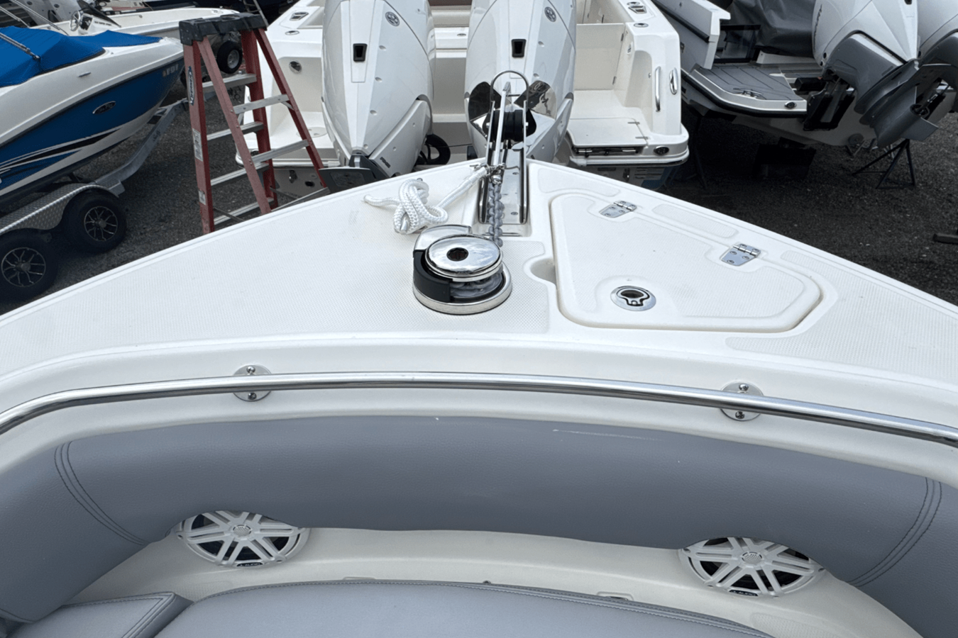 BOSTON WHALER 230 OUTRAGE, photo 48