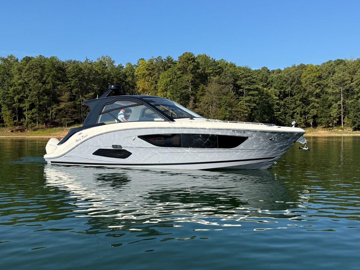 Sea Ray 370 SUNDANCER OUTBOARD — 2022 Sea Ray 370 Sundancer Outboard — photo 3