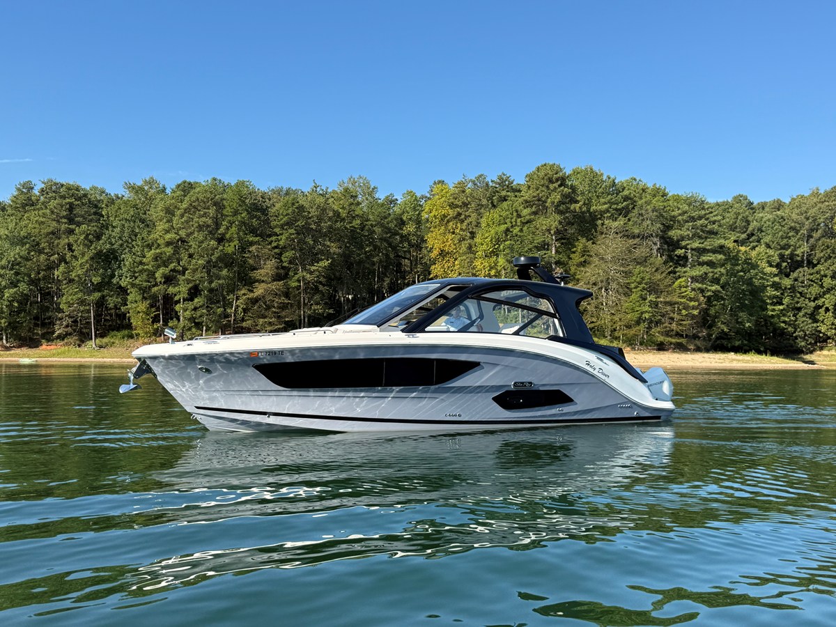 Sea Ray 370 SUNDANCER OUTBOARD — 2022 Sea Ray 370 Sundancer Outboard — photo 5