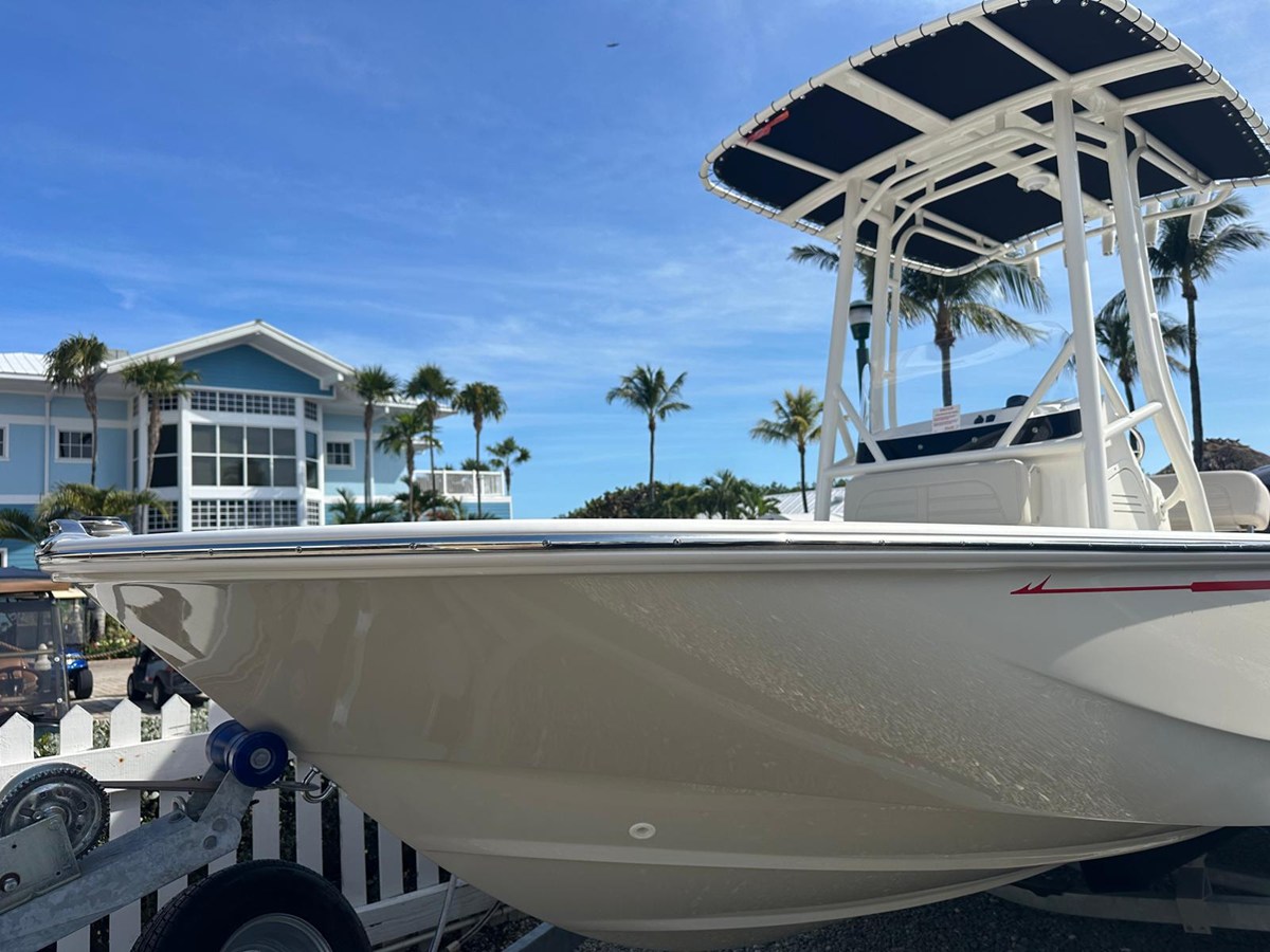 Boston Whaler 190 Montauk — 2026 Boston Whaler 190 Montauk — photo 2