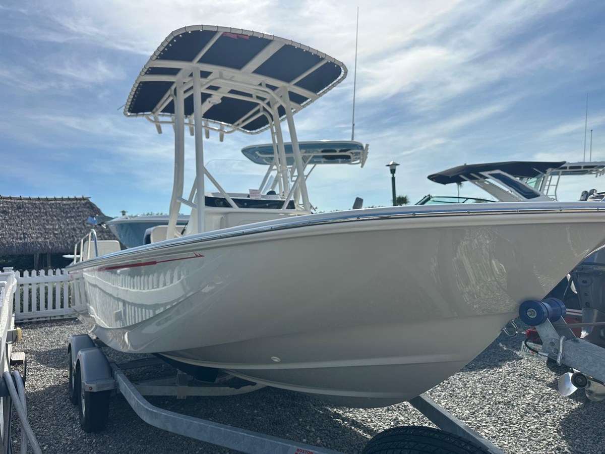 Boston Whaler 190 Montauk — 2026 Boston Whaler 190 Montauk — photo 3