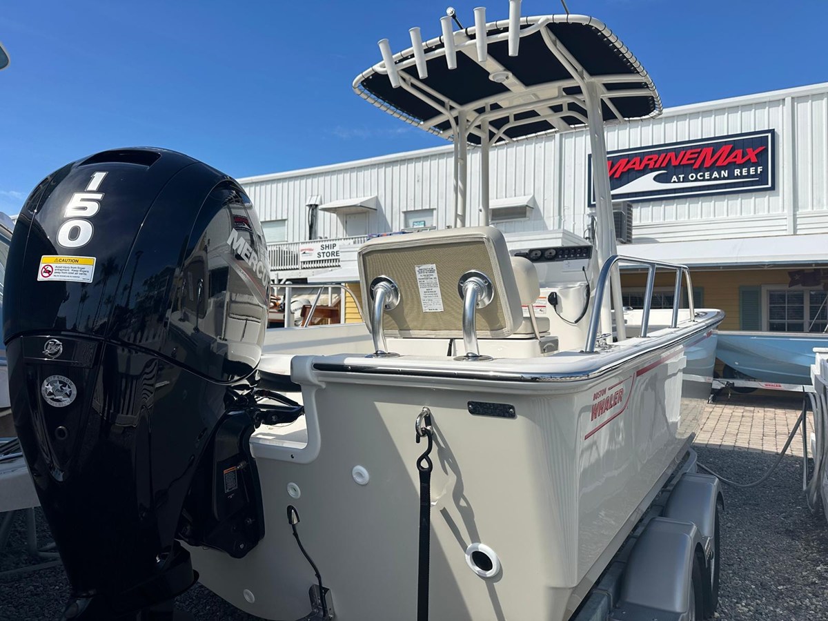 Boston Whaler 190 Montauk — 2026 Boston Whaler 190 Montauk — photo 4