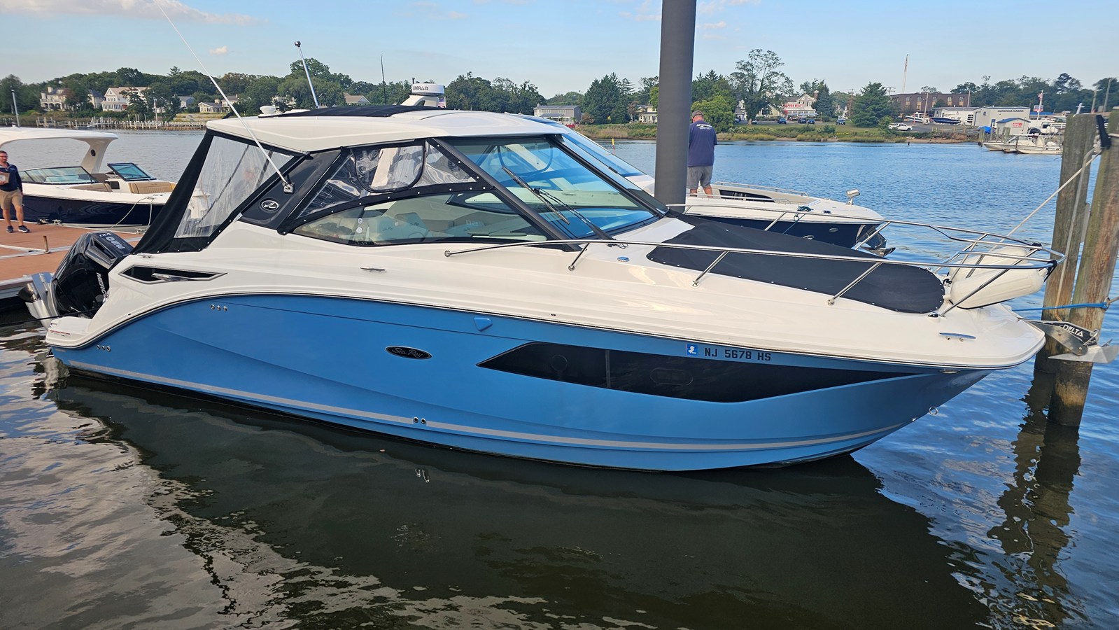 Sea Ray 320 SUNDANCER OB — 2024 Sea Ray 320 Sundancer OB — photo 3