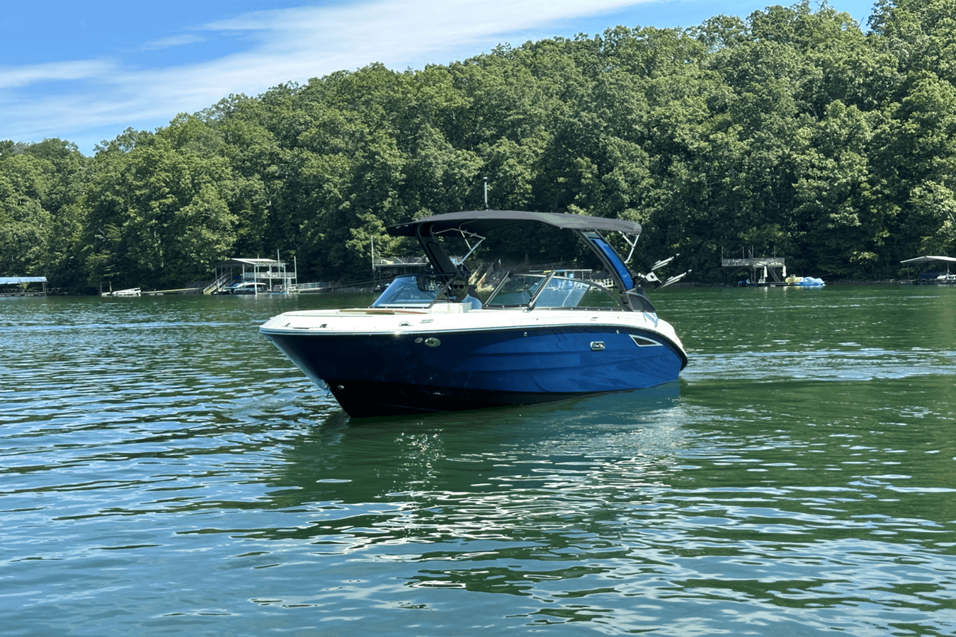 Sea Ray SDX 230 Surf — 2026 Sea Ray SDX 230 Surf — photo 2