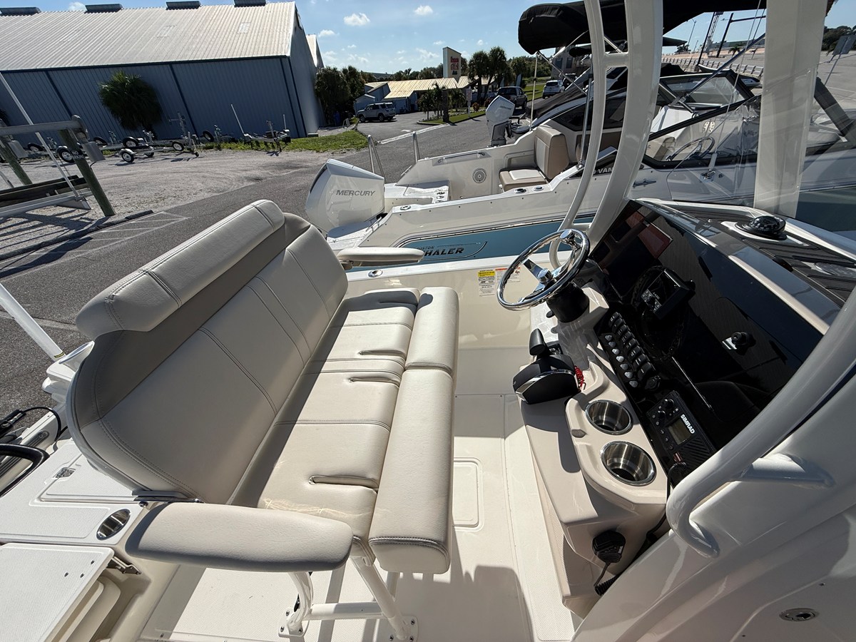 BOSTON WHALER 250 DAUNTLESS, photo 25