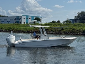 BOSTON WHALER 250 DAUNTLESS