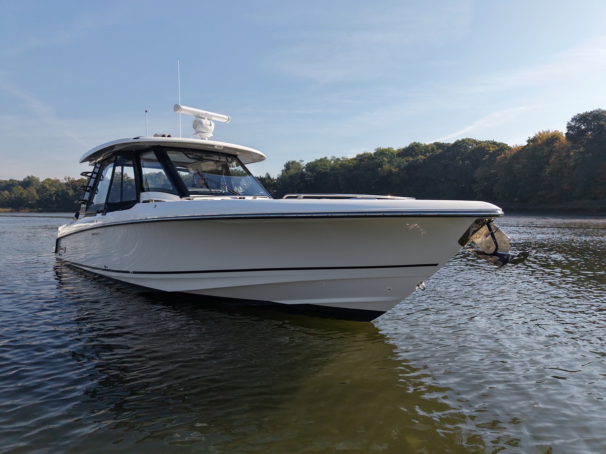 Boston Whaler 350 REALM — 2025 Boston Whaler 350 Realm