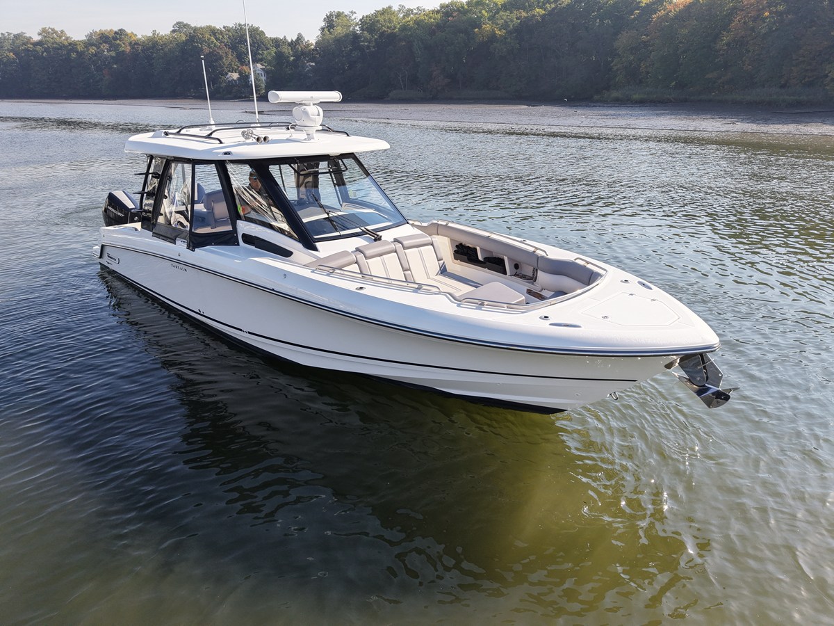 Boston Whaler 350 REALM — 2025 Boston Whaler 350 Realm — photo 2