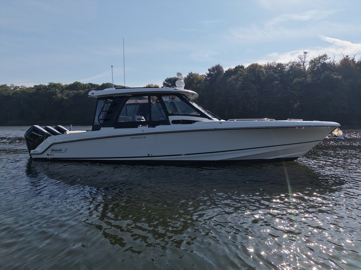 Boston Whaler 350 REALM — 2025 Boston Whaler 350 Realm — photo 3
