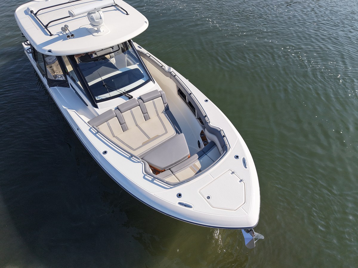 Boston Whaler 350 REALM — 2025 Boston Whaler 350 Realm — photo 5