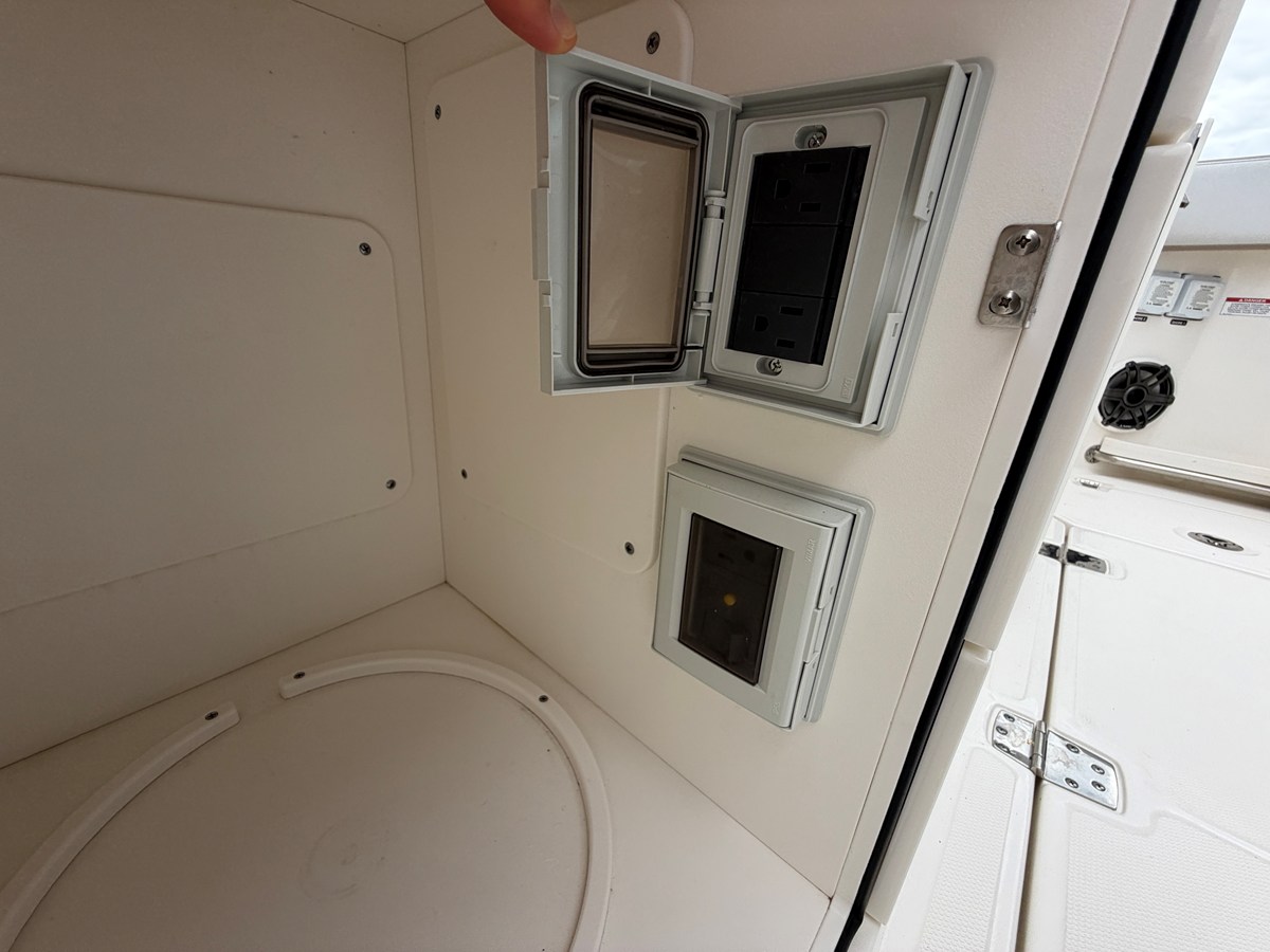 BOSTON WHALER 330 VANTAGE, photo 20