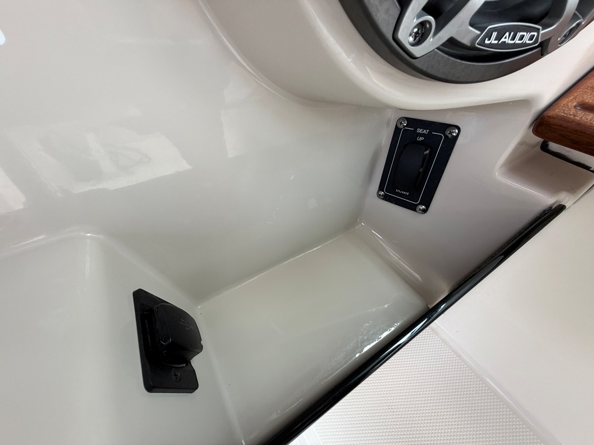 BOSTON WHALER 330 VANTAGE, photo 37