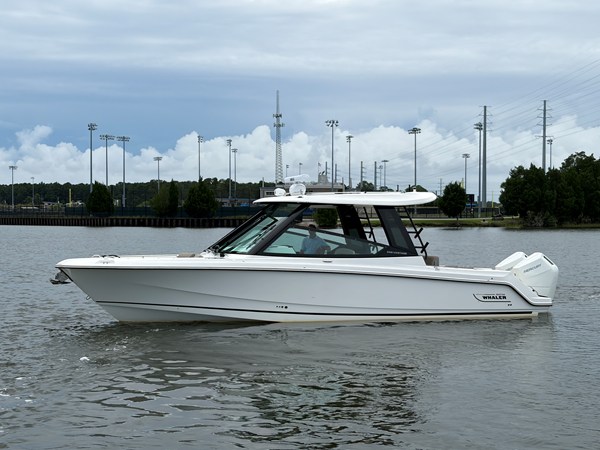 BOSTON WHALER 330 VANTAGE