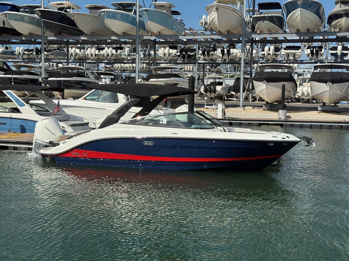 Sea Ray SLX 260 Outboard — 2026 Sea Ray SLX 260 Outboard — photo 2