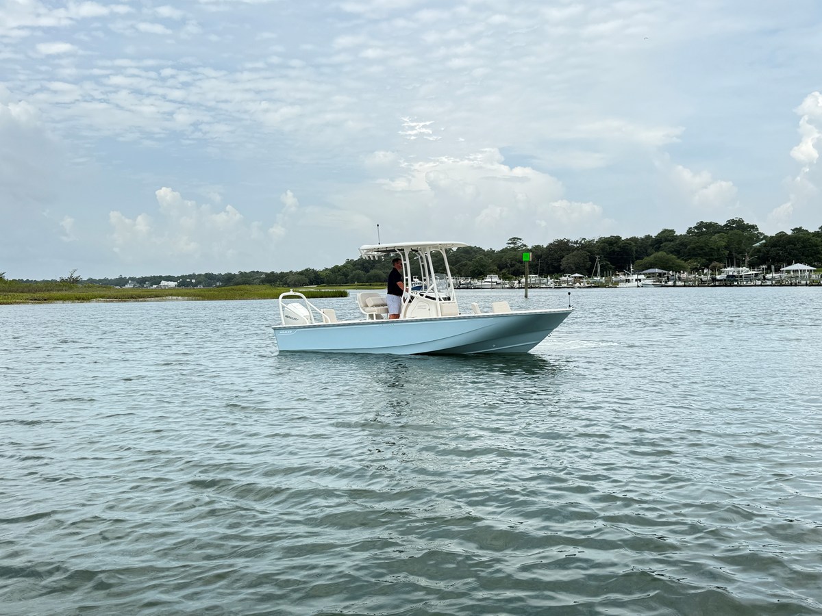 Boston Whaler 210 Montauk — 2027 Boston Whaler 210 Montauk — photo 2