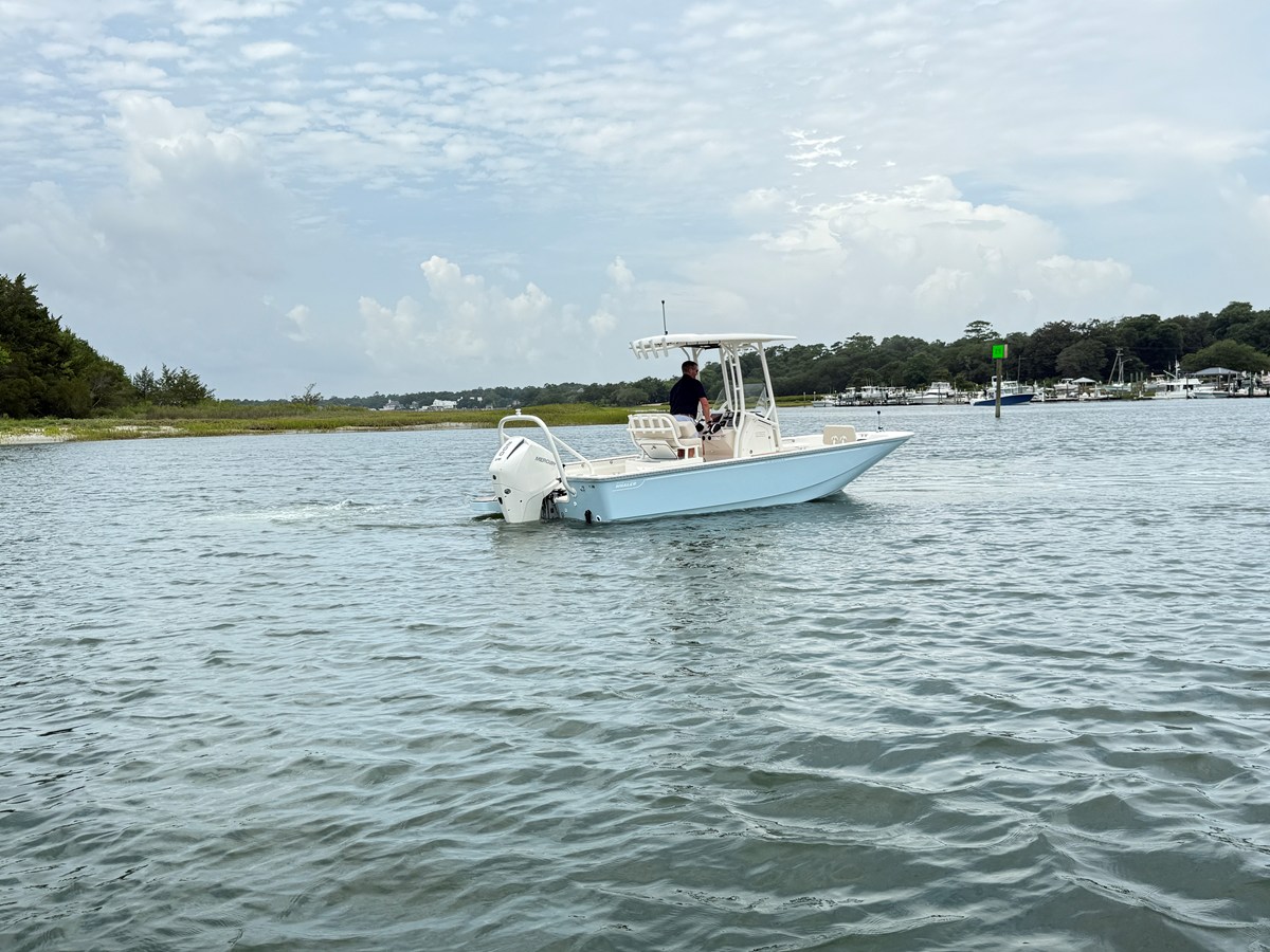 Boston Whaler 210 Montauk — 2027 Boston Whaler 210 Montauk — photo 3